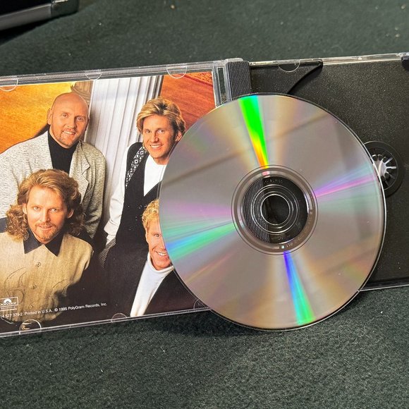 4 RUNNER DEBUT COMPACT DISC * GREAT CONDITION * SLIGHTLY USED - Picture 3 of 5